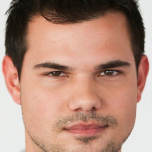 Тейлор Лотнер