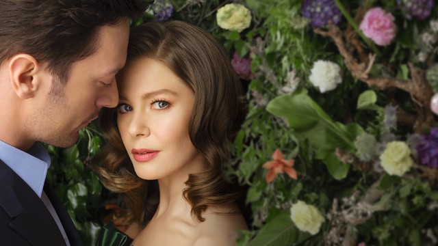 Девушка за стеклом