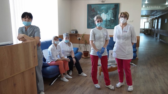 Врачи