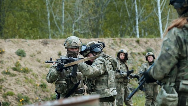 СОЛДАТКИ