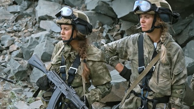СОЛДАТКИ