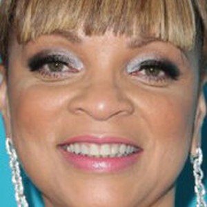 Рут Е. Картер