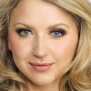 Нина Арианда