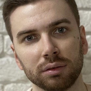 Роман Мельников