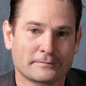 Генри Томас