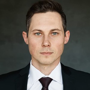 Денис Толяренко