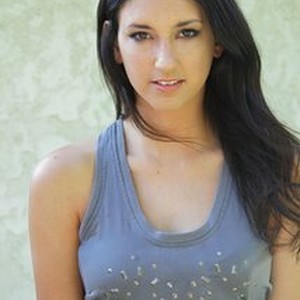 Стефани Элизабет Мартинес