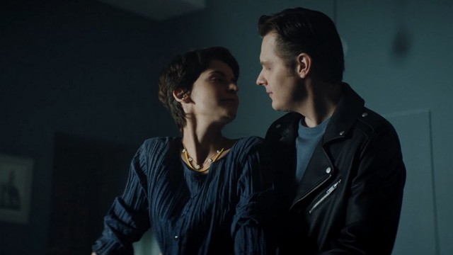 За закрытыми глазами