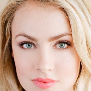 Аманда Шулл