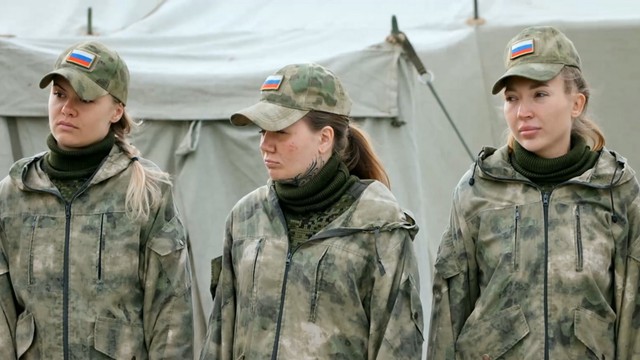 СОЛДАТКИ