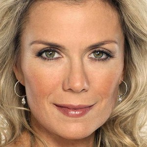 Кэтрин Келли Лэнг