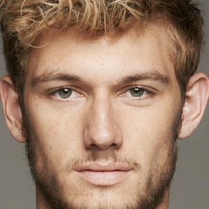 Алекс Петтифер