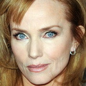 Ребекка Де Морнэй