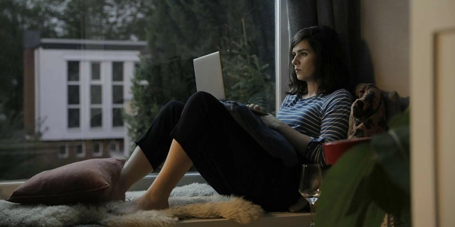 Кадр из к/ф «Любовь между строк»