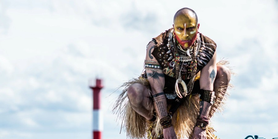 Кадр из к/ф «Мой папа — вождь» Кадр из к/ф «Мой папа — вождь»