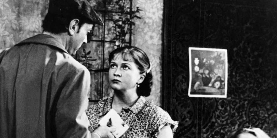 Кадр из к/ф «Одиноким предоставляется общежитие»