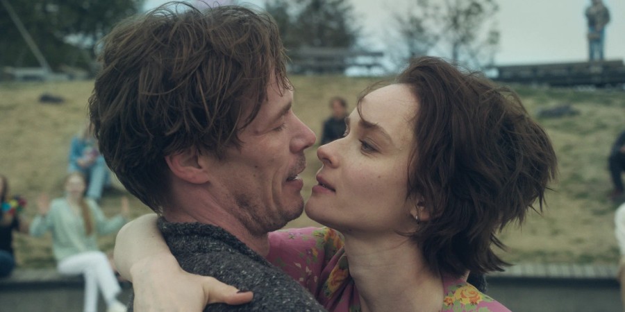 Кадр из к/ф «Большая земля» 