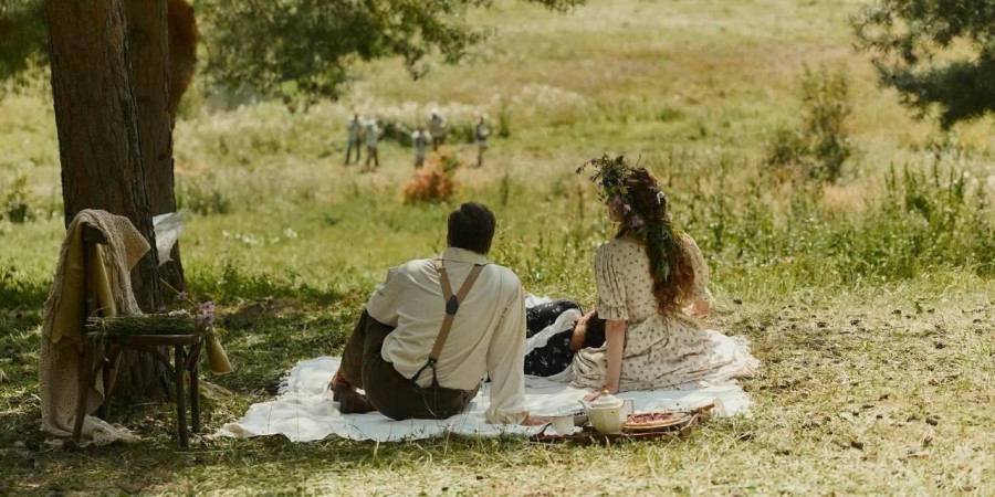 Кадр из к/ф «Семейное счастье» Кадр из к/ф «Семейное счастье»