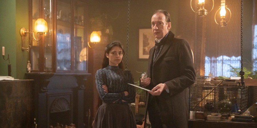 Кадр из сериала «Шерлок и дочь»