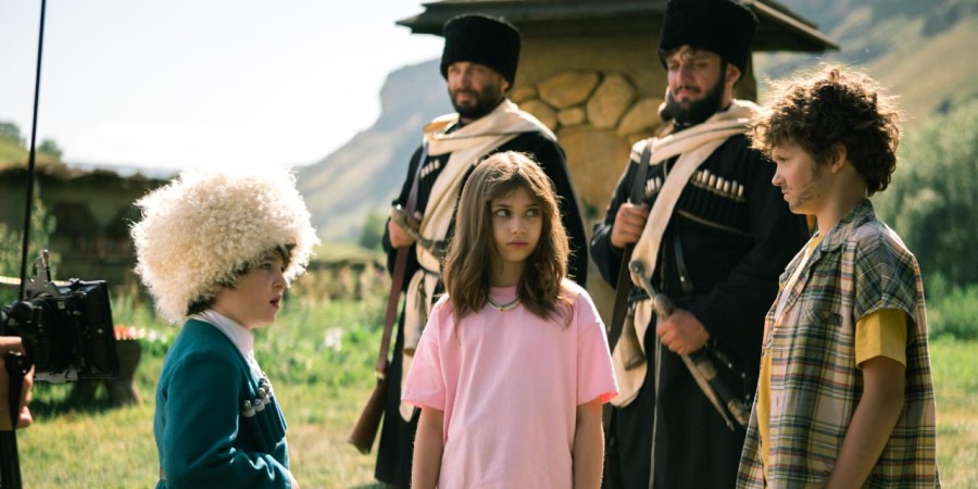 Кадр со съёмок к/ф «Новейшие приключения Петрова и Васечкина в горах Кавказа»