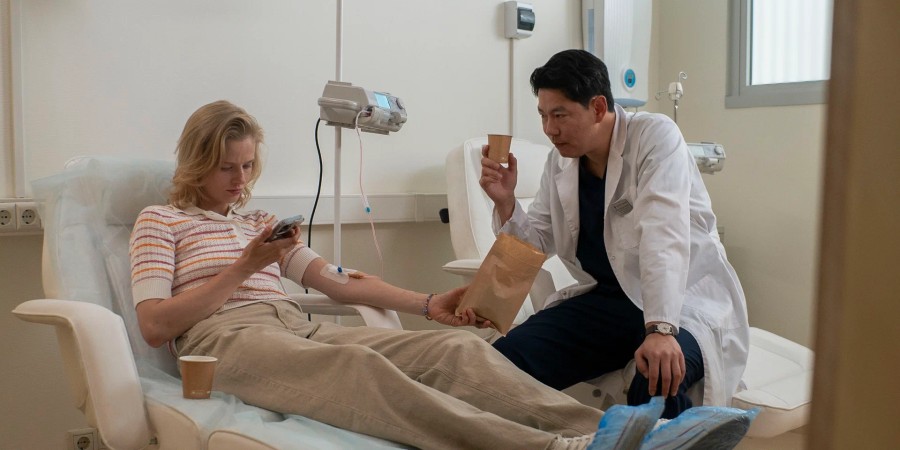 Кадр из сериала «Между нами химия» Кадр из сериала «Между нами химия»