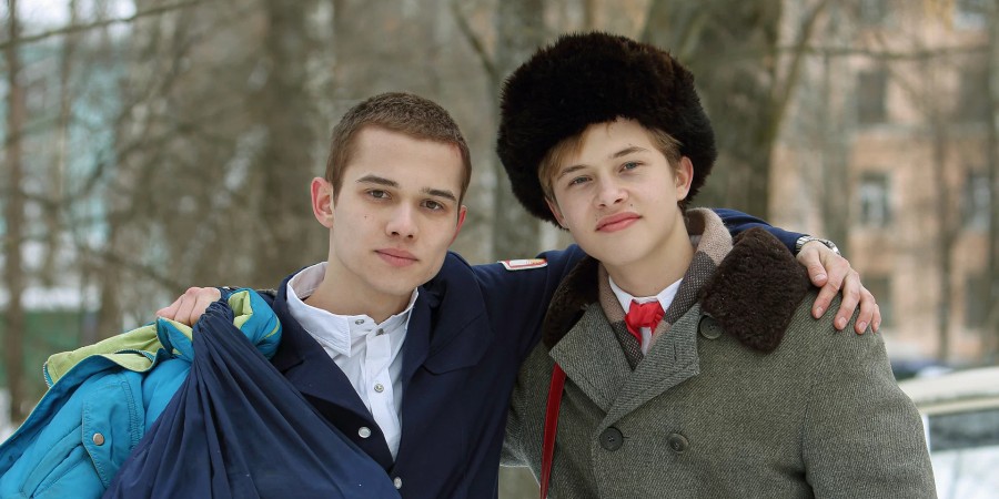 Кадр со съёмок сериала «Слово пацана. Кровь на асфальте» Кадр со съёмок сериала «Слово пацана. Кровь на асфальте»