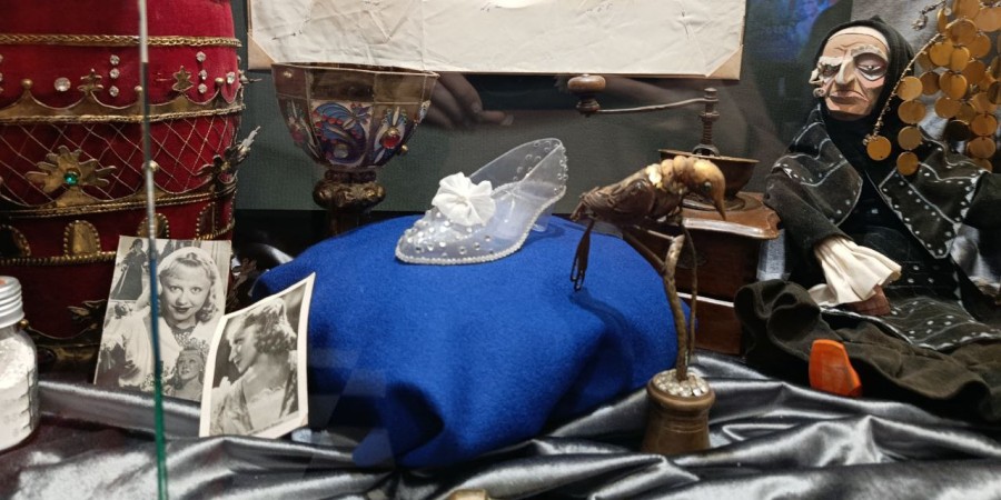 Выставка «Сказка за сказкой» Выставка «Сказка за сказкой»