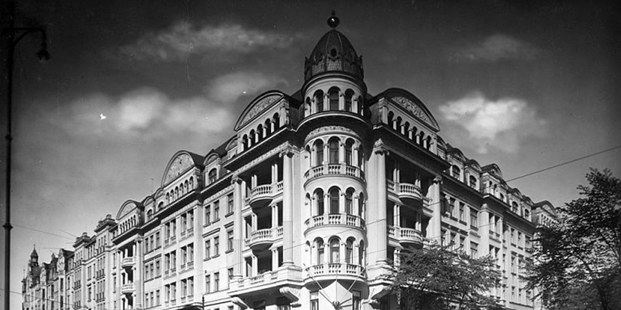 Здание КГБ Латвийской ССР на снимке военного корреспондента Здание КГБ Латвийской ССР на снимке военного корреспондента