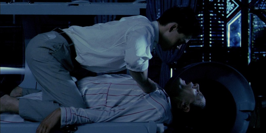 Кадр из к/ф «За стеклом» Кадр из к/ф «За стеклом»