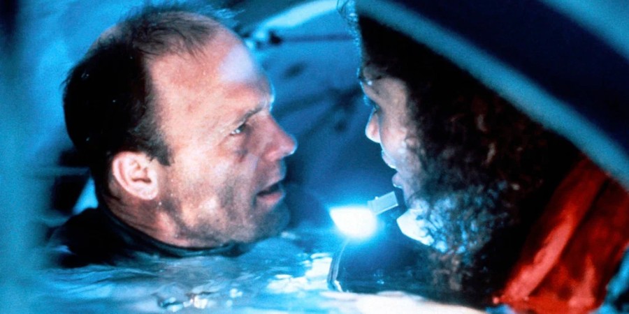 Кадр из к/ф «Бездна» 
