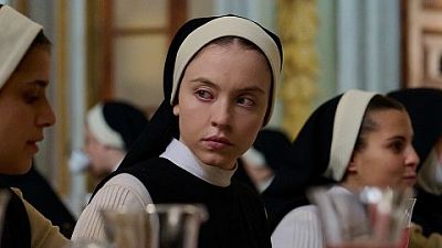 Qizlarning yalangoch dumbalari